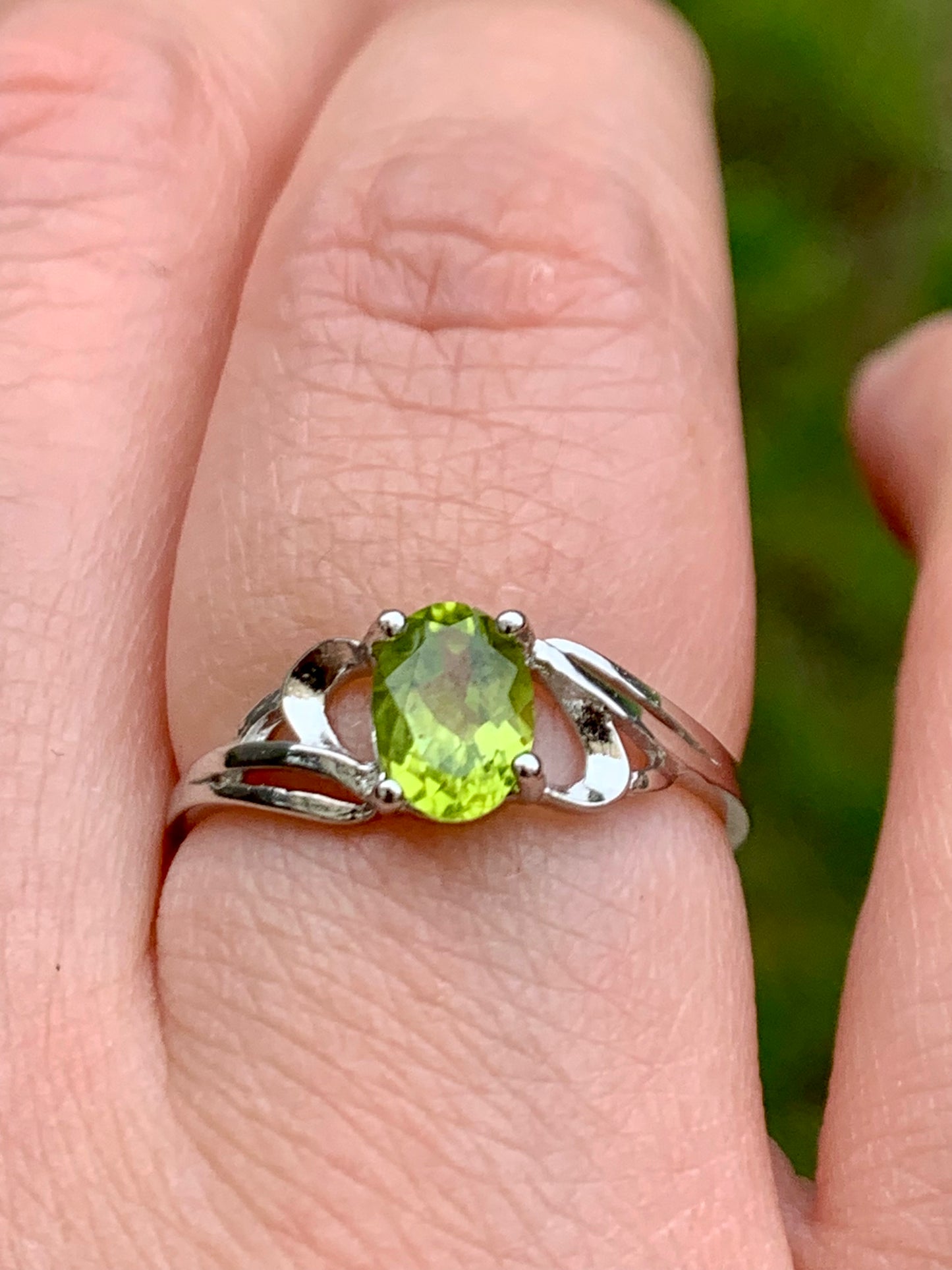 Anillo de peridoto