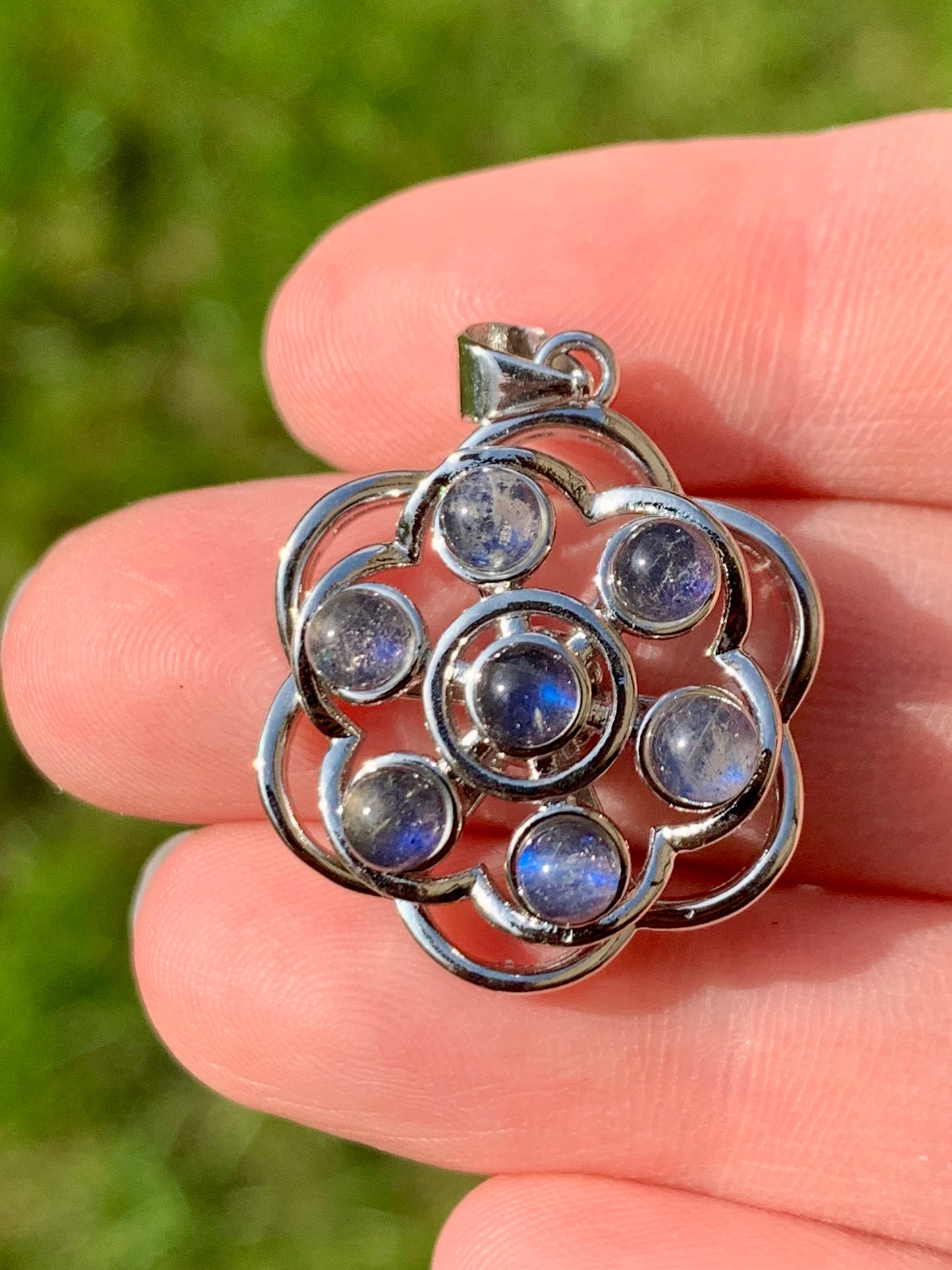 Labradorite anti-stress pendant