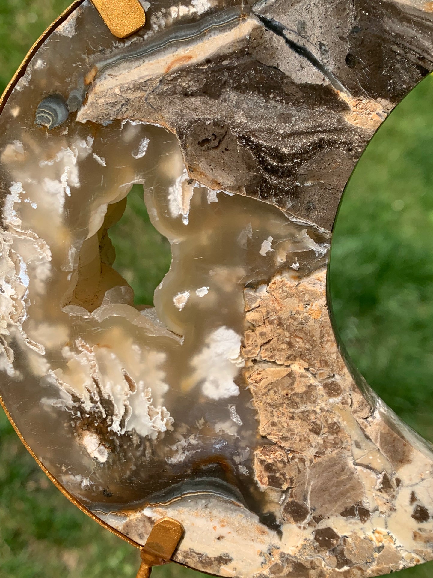 Lune agate sur socle