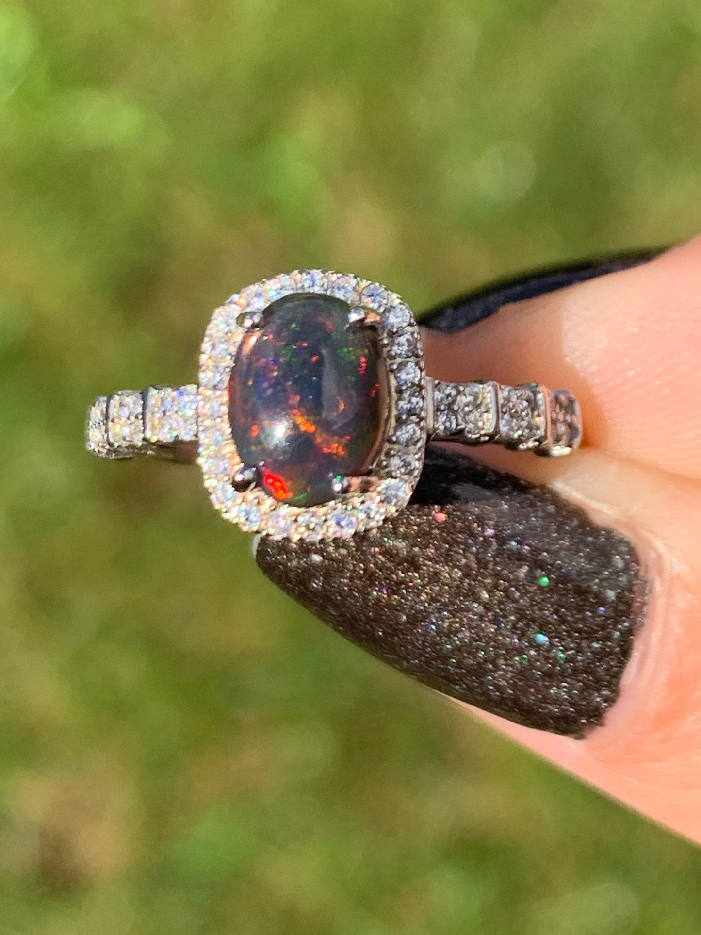 Anillo de ópalo negro