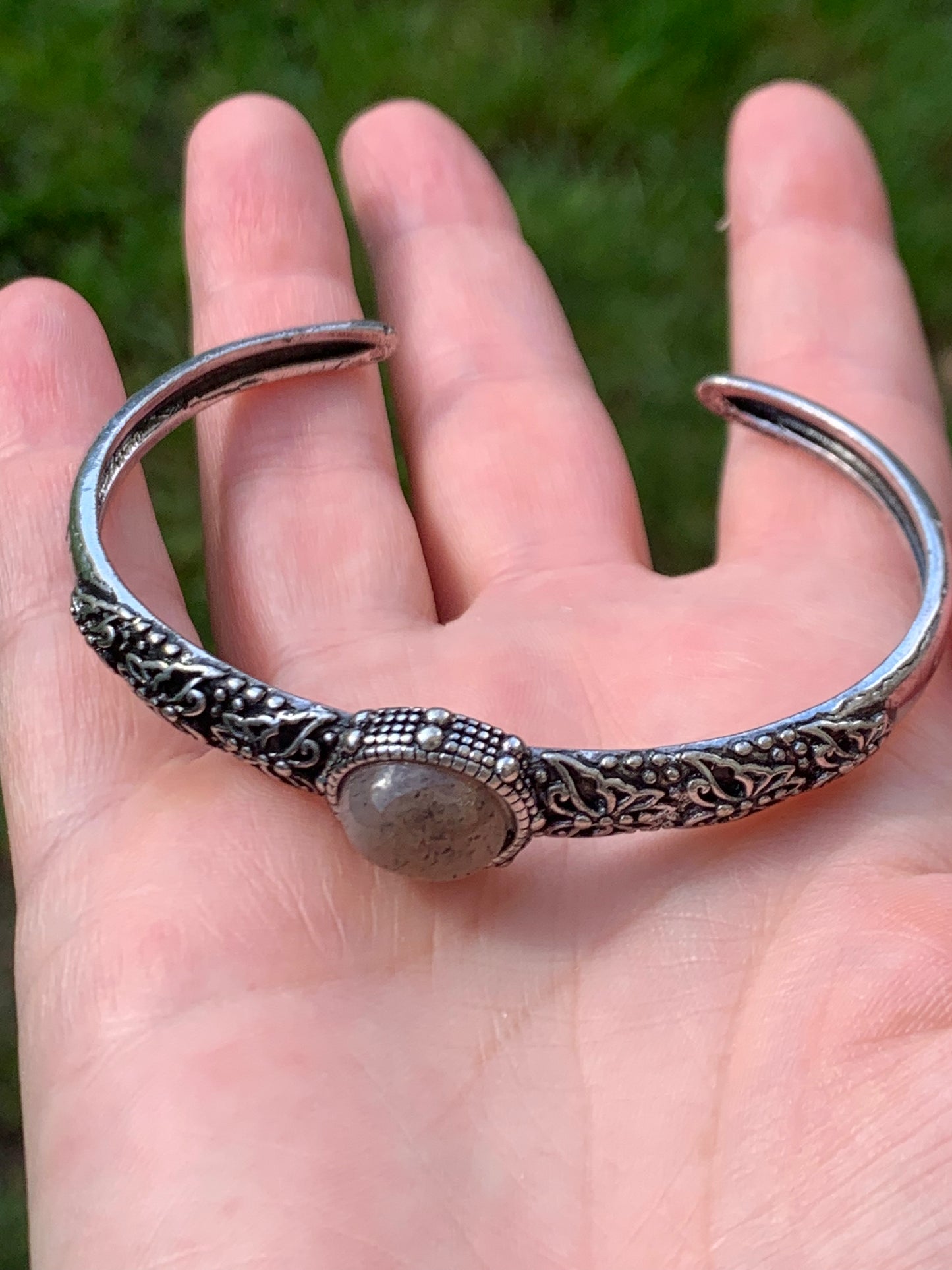 Pulsera de piedra solar negra