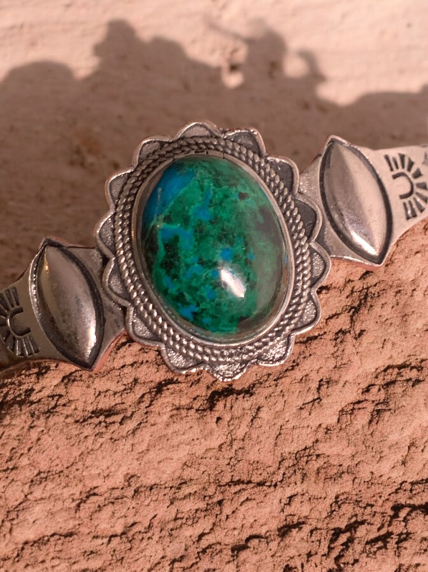 Pulsera / brazalete de crisocola del Congo