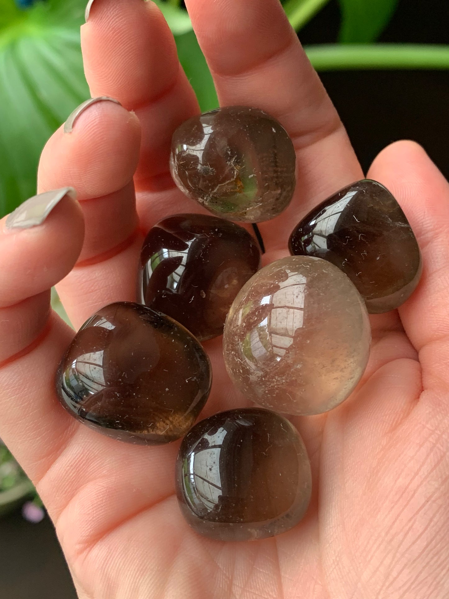 Piedra pulida de cuarzo ahumado