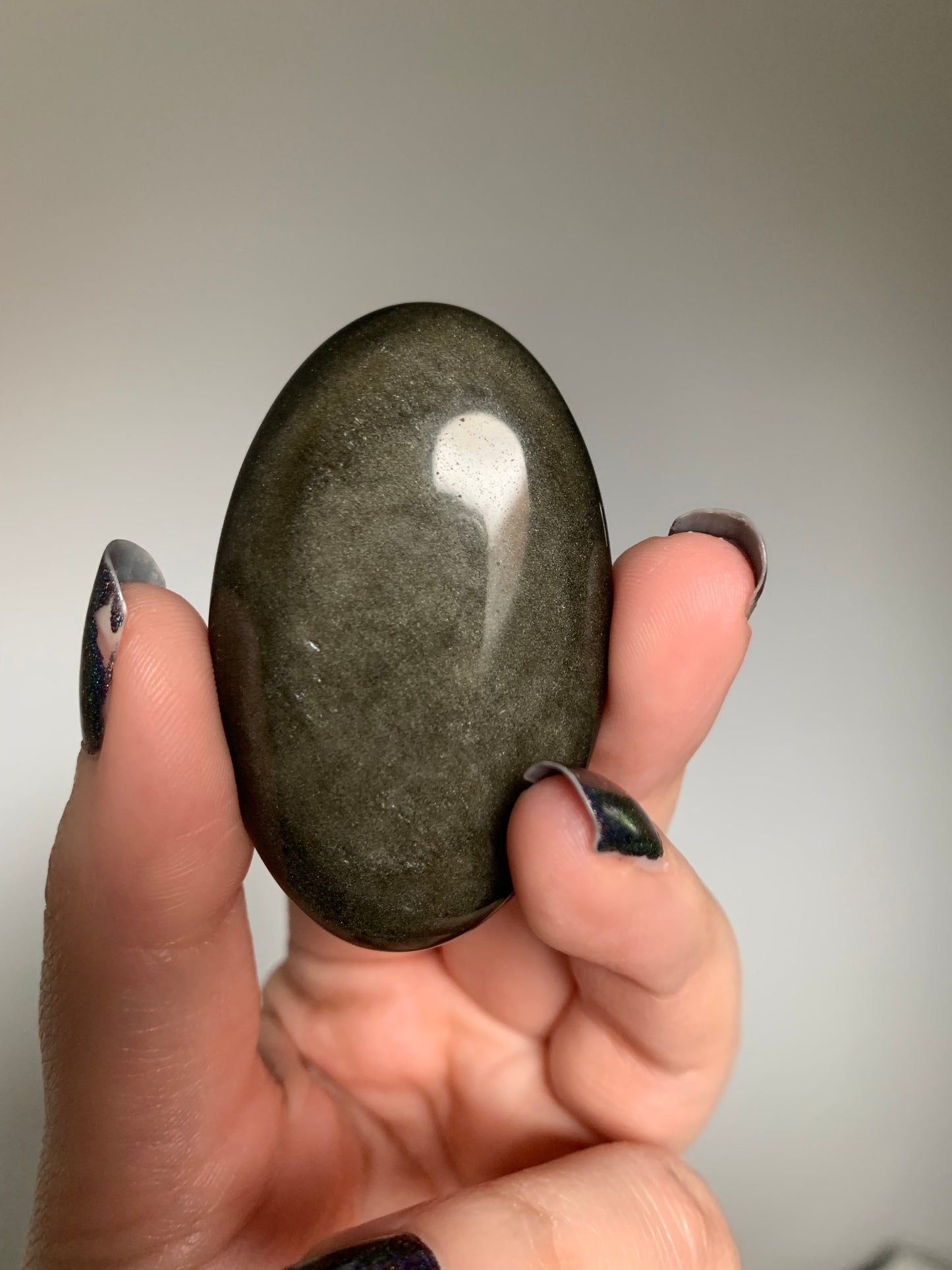 Guijarro de obsidiana dorada