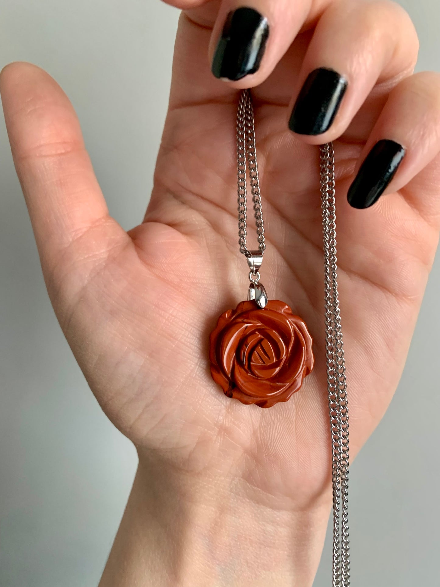 Collier fleur de rose en jaspe rouge