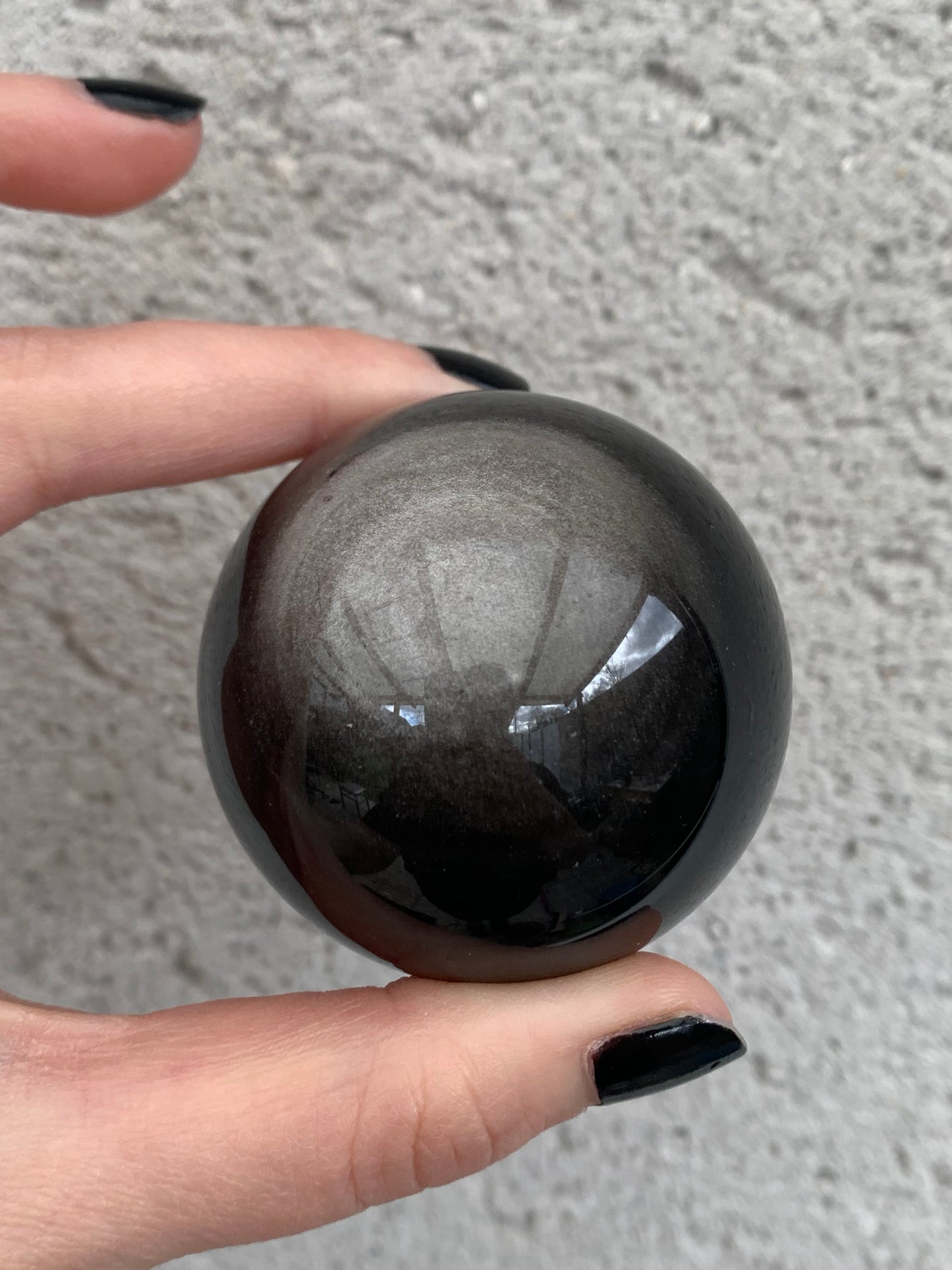 Sphère en obsidienne argentée