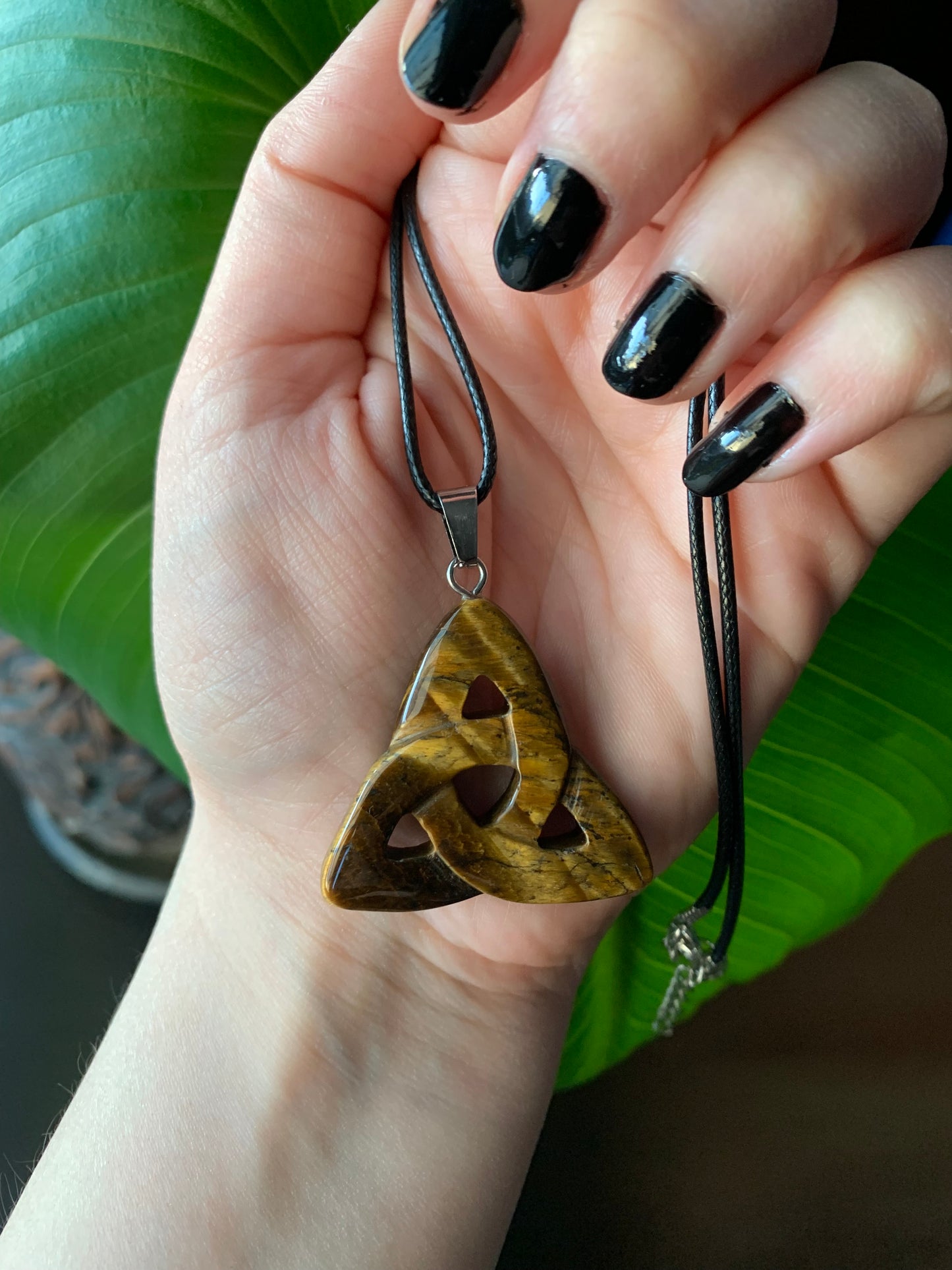 Pendentif triquetra en œil de tigre