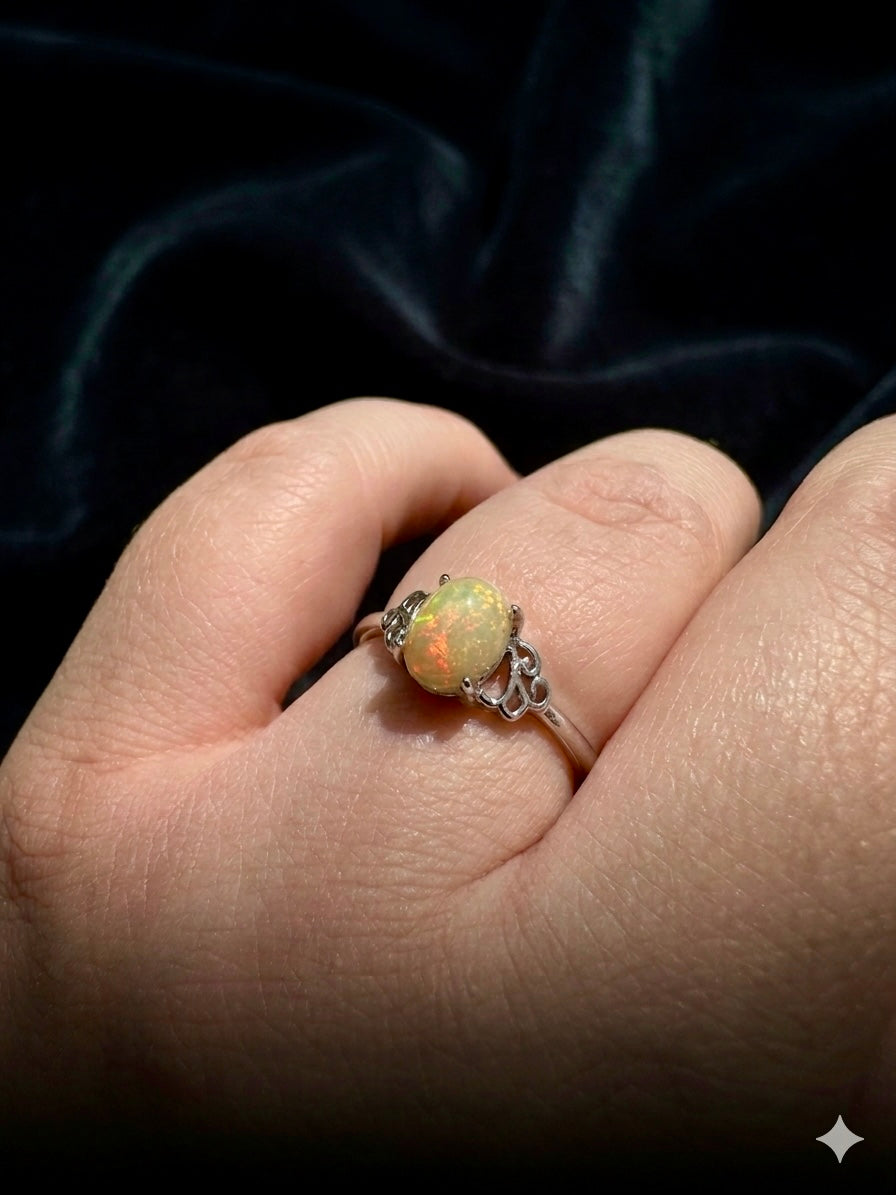 Anillo de ópalo