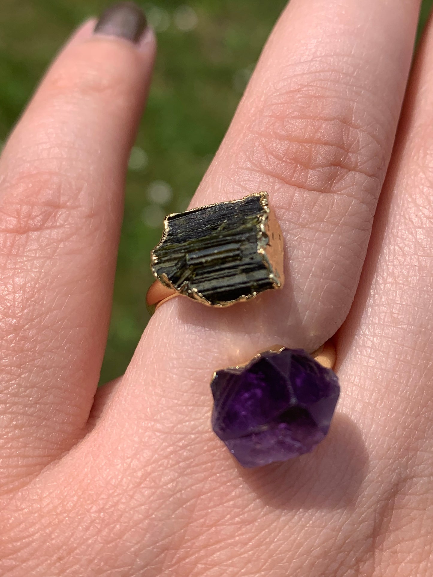 Bague en améthyste et tourmaline noire