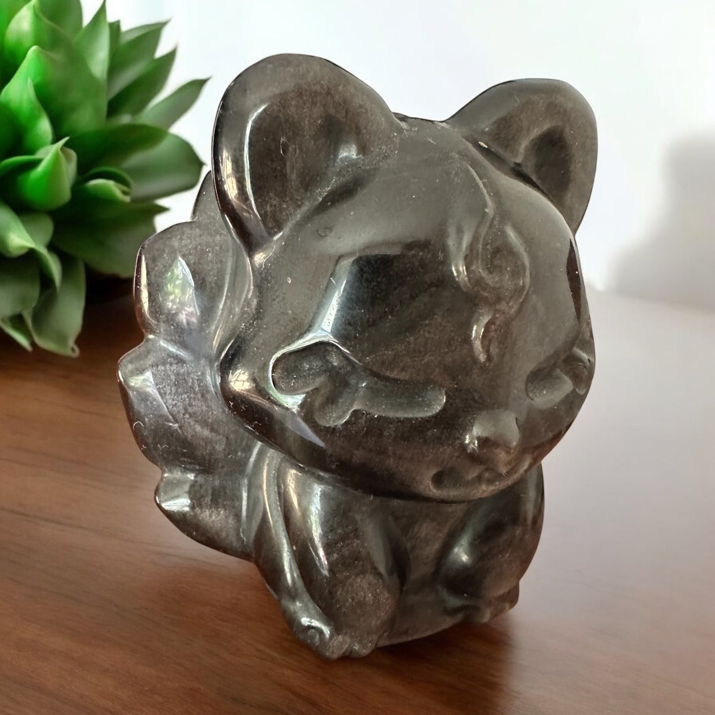 Renard à neuf queues obsidienne argentée