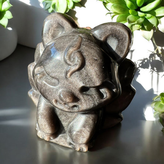 Renard à neuf queues obsidienne argentée