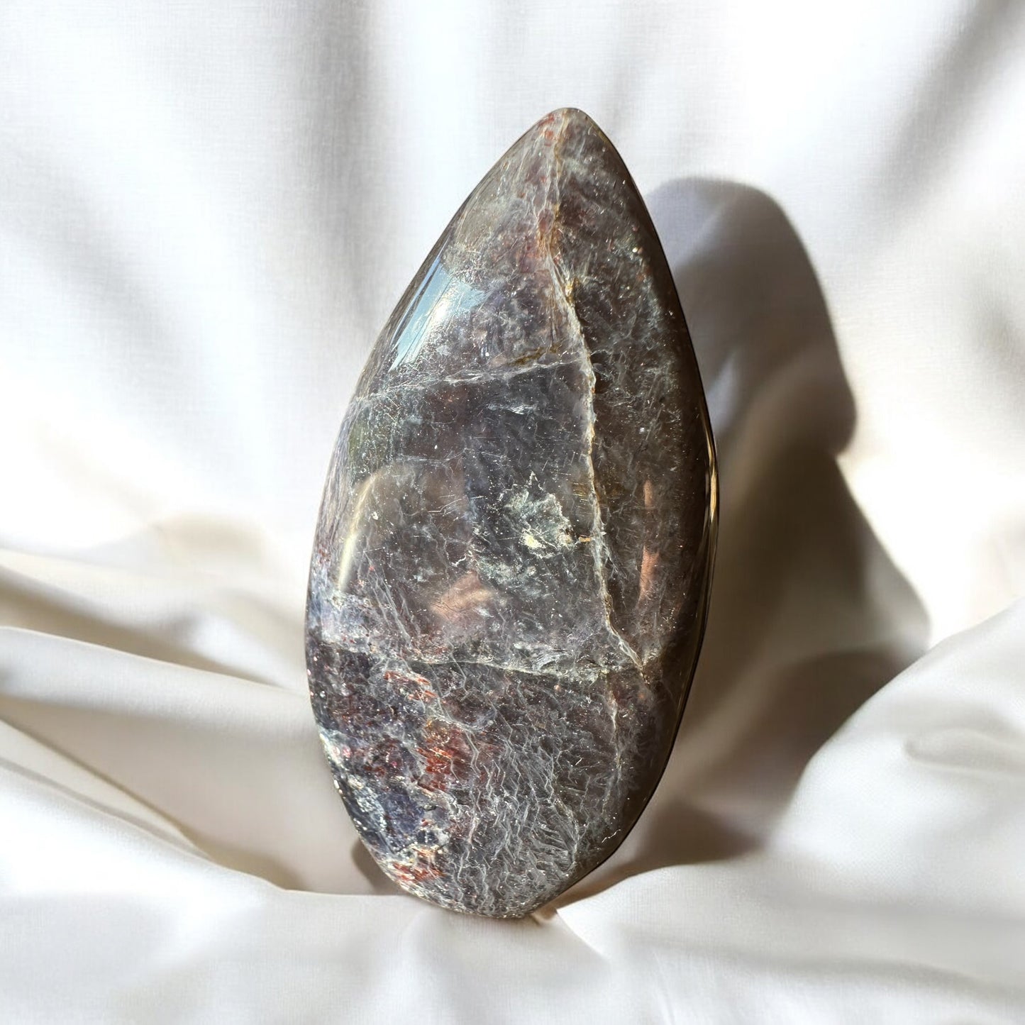 Llama de cordierita/iolita