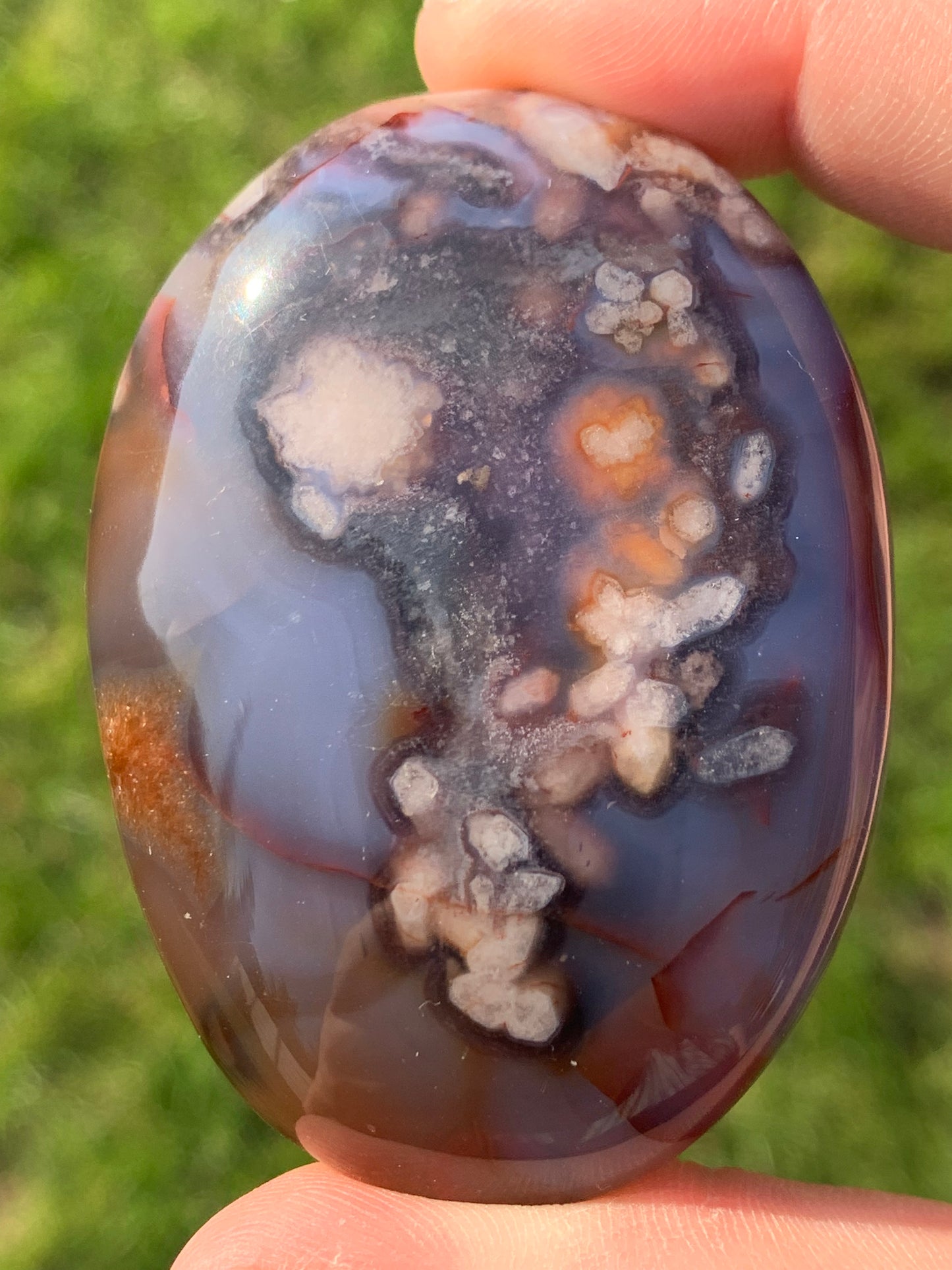 Galet agate fleur bleue