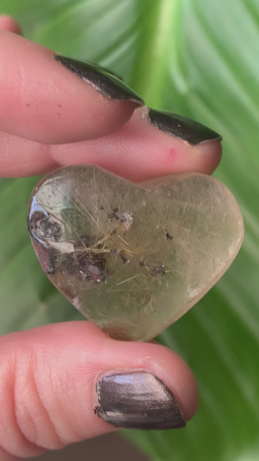 Coeur en quartz rutile doré